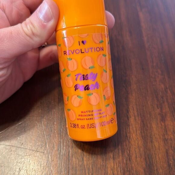 Revolution Skincare Facial Mask + Makeup Remover + Primer Spray + Glow Mist - Picture 2 of 9